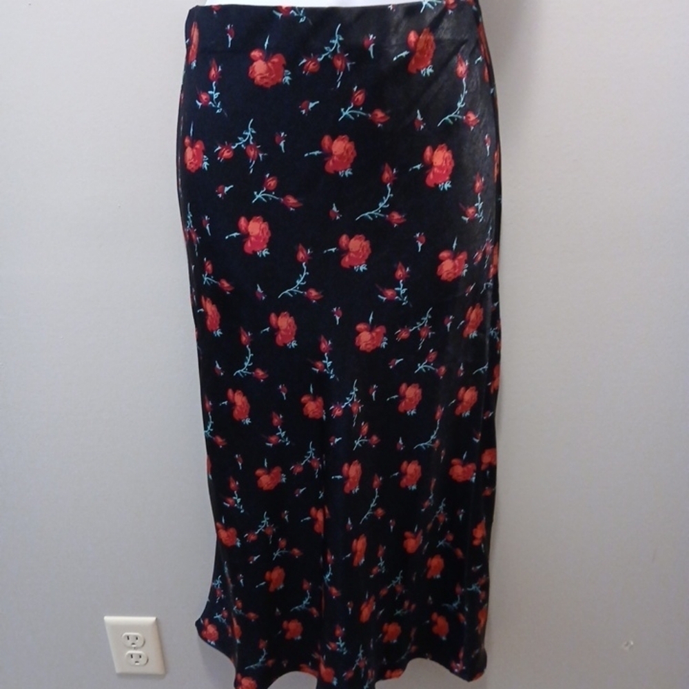 Francesca’s Mi ami Size Small Black With Red Roses  Midi Skirt NWT